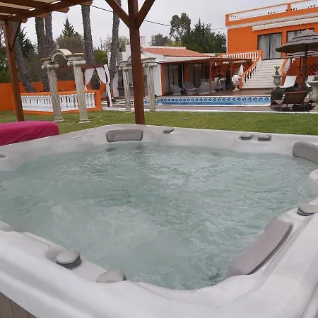 Countryside With Jacuzzi And Pool Tatil Evi *