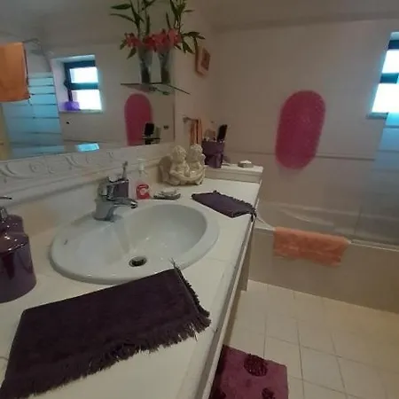 Σπίτι διακοπών Countryside With Jacuzzi And Pool *