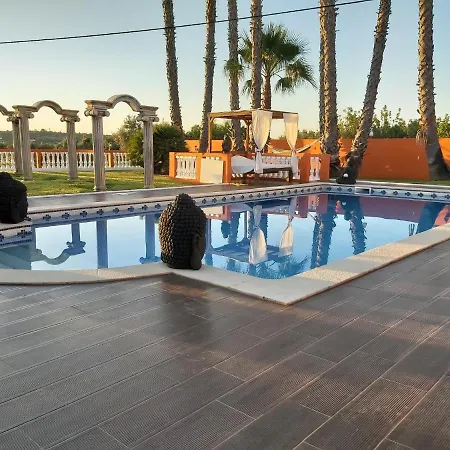Countryside With Jacuzzi And Pool Сasa de vacaciones