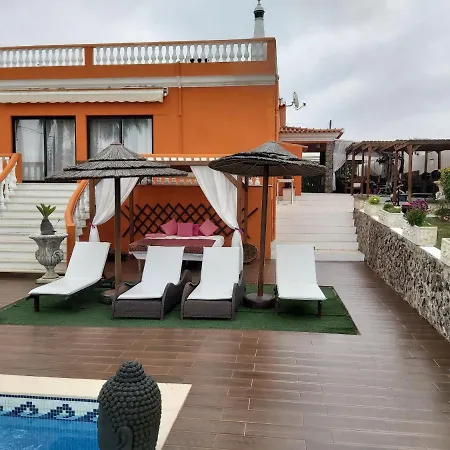 Countryside With Jacuzzi And Pool Сasa de vacaciones *