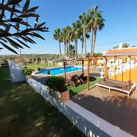 Dom wakacyjny Countryside With Jacuzzi And Pool